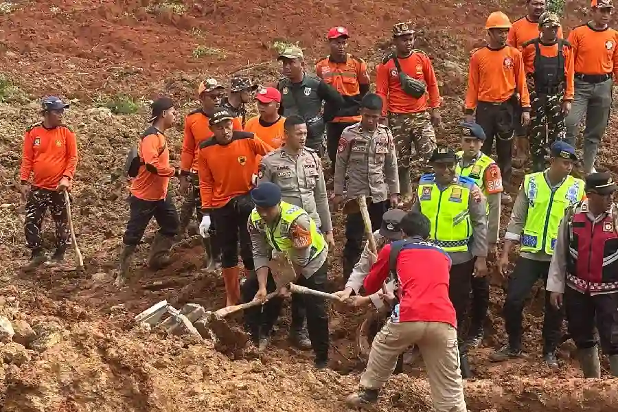 155 Personel Diterjunkan Polri dalam Pencarian 21 Korban Longsor Cilacap