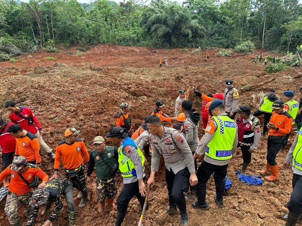 21 Korban Tertimbun Longsor Cibeunying, Polri Perkuat Tim SAR dengan 4 Anjing Pelacak