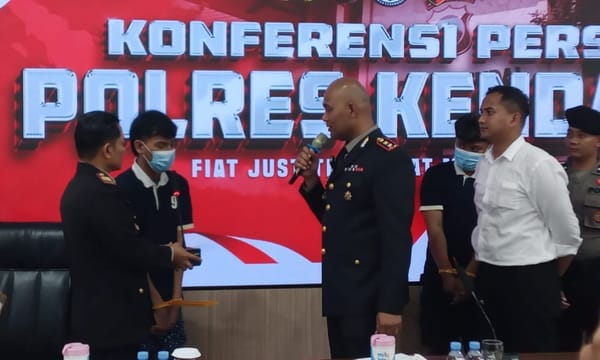 Anggota Genk Kreak Viral Bawa Sajam Ditangkap, Ternyata Bekerja di SPPG MBG Kendal