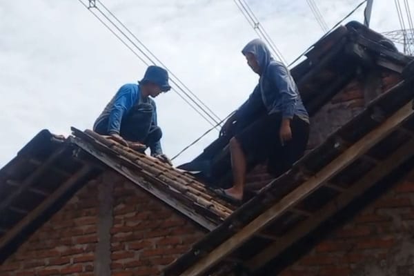 Angin Kencang Hantam Permukiman di Kabupaten Semarang, Puluhan Rumah Rusak