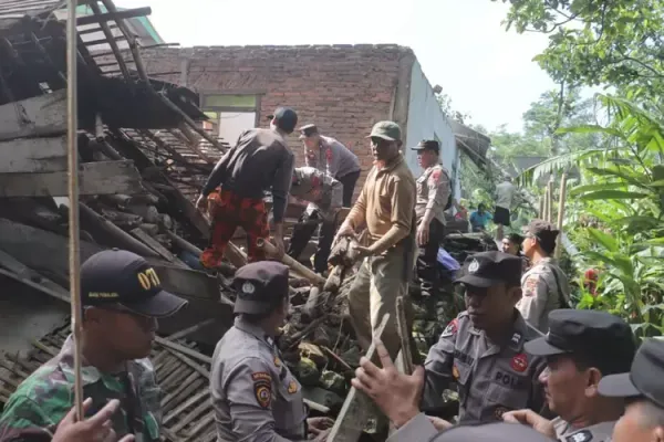 Angin Puting Beliung Terjang Desa Kuta, Delapan Rumah Terdampak