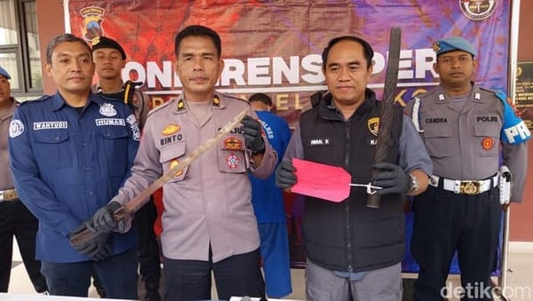 Bawa dan Ayunkan Pedang, Mahasiswa di Magelang Hadapi Ancaman 10 Tahun Bui