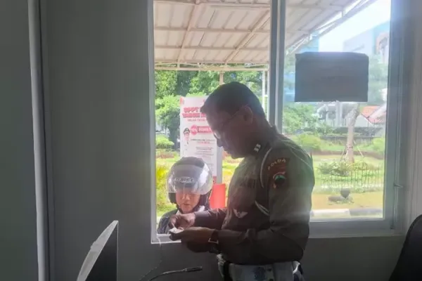 Dirlantas Polda Jateng Luncurkan Samsat Drive Thru, Warga Semarang Kini Lebih Mudah Bayar Pajak