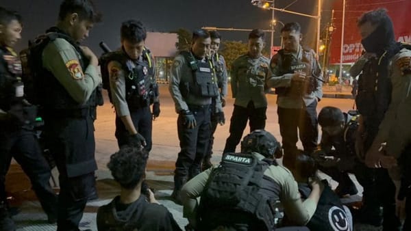 Dua Pemuda Bersenjata Tajam Diamankan Samapta Polresta Surakarta saat Patroli
