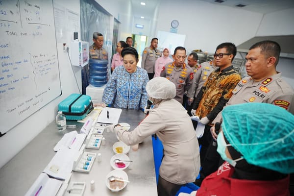 Dukung Program Presiden Prabowo, Kapolri Cek Langsung Pengelolaan Makan Bergizi Gratis di Karanganyar