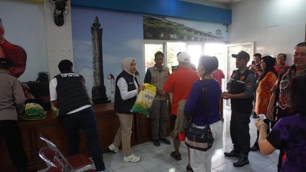 Gerakan Pangan Murah, Polda Jateng Turun Tangan Salurkan 1 Ton Beras ke Masyarakat