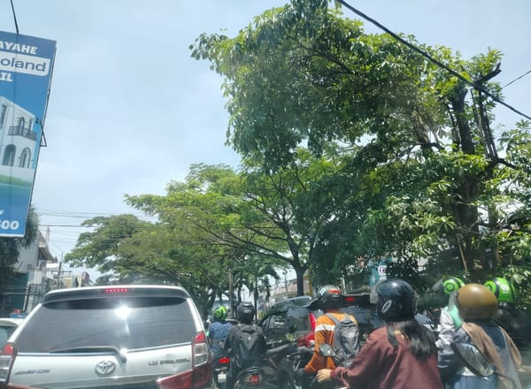 Jalan Suhat Malang Alami Kepadatan, Arus Kendaraan Merayap