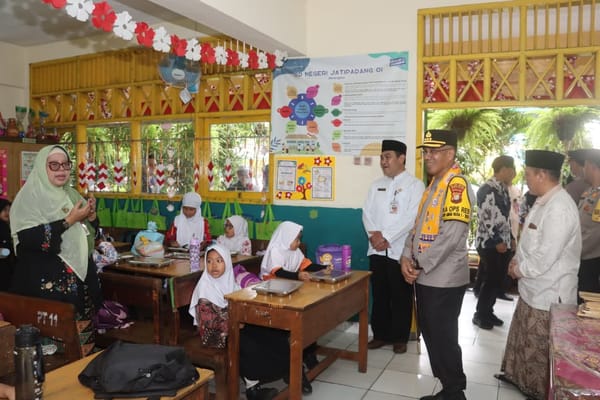 Kapolres Jaksel Tinjau SPPG Polri Pejaten Pastikan Produksi Berjalan Sesuai Standar
