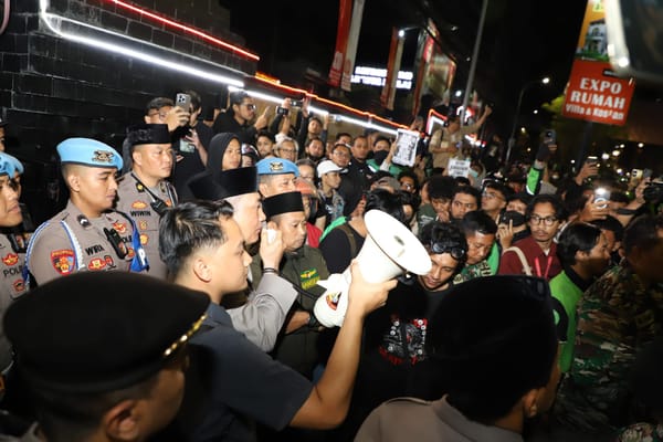 Kapolresta Malang Kota Temui Massa dan Mohon Maaf