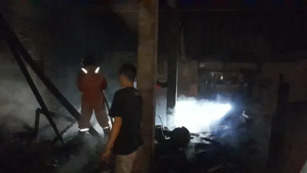 Kelalaian saat Masak, Separuh Rumah di Beji Ungaran Ludes Dilalap Api