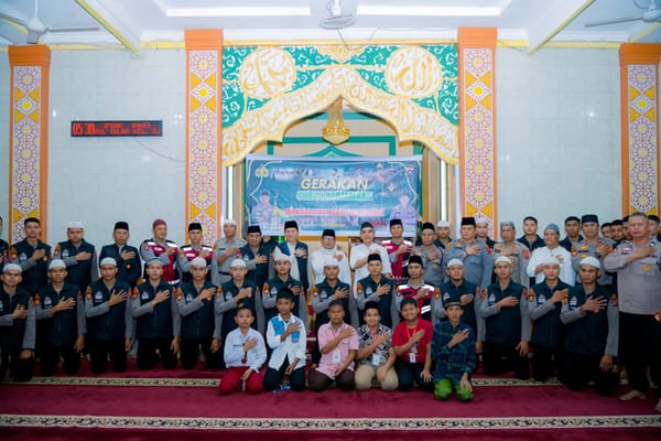 Kuat di Iman, Tegar di Tugas: Wakapolda Sumbar Pimpin Gerakan Subuh Berjamaah di Masjid Nurul Islam