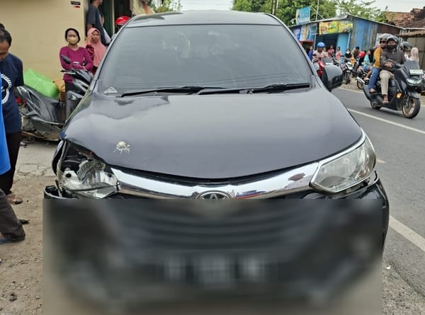 Kurang Konsentrasi, Mobil Avanza Tabrak 5 Motor di Jalan Pati–Gabus