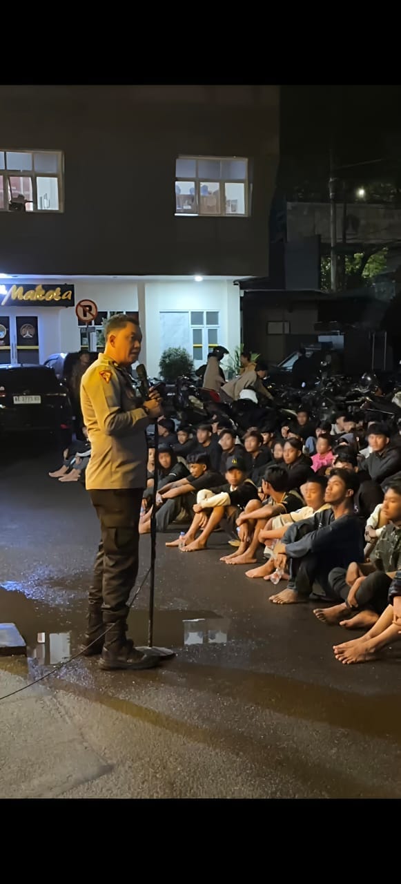 Patroli Blue Light Polresta Malang Kota Bubarkan Kerumunan dan Sita 111 Motor