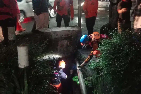 Perempuan Hanyut di Selokan Kota Malang Ditemukan Meninggal Setelah 2,5 Jam Pencarian