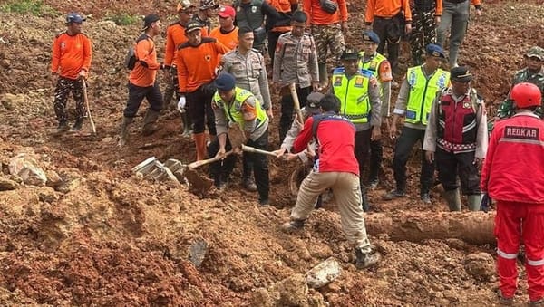 Personel Gabungan All Out Lanjutkan Operasi Pencarian Korban Longsor di Cibeunying