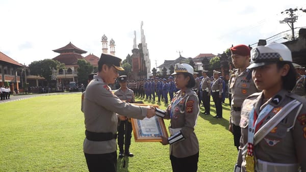 Polda Bali Juara, Kapolda Bali berikan Penghargaan kepada Personil yang Berprestasi