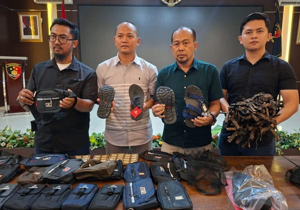Polda Jateng Sita Satu Truk Berisi Tas dan Sandal Eiger Palsu, Empat Tersangka Diamankan