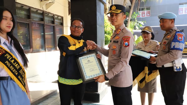 Polresta Malang Kota Beri Penghargaan kepada Warga dan Elemen Masyarakat Berprestasi