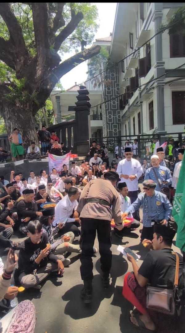 Polresta Malang Kota Jaga Aksi Santri dengan Humanis, Tak Ada Gesekan di Lapangan