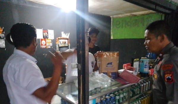 Polsek Karanglewas Polresta Banyumas Sita 30 Liter Ciu dan Puluhan Botol Miras Ilegal