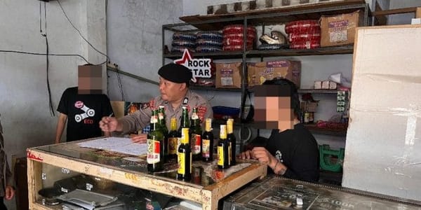 Razia Sat Samapta Polres Pekalongan di Karangdadap dan Kedungwuni Amankan 23 Botol Miras