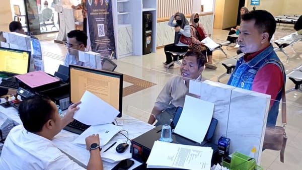 Sekda Banyumas dan Warga Kranji Laporkan Kasus Penipuan Donasi ke Polresta Banyumas