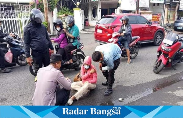 Sigap, Polsek Semarang Tengah Evakuasi Korban Laka di Kawasan Brumbungan