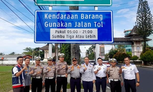 Truk Sumbu Tiga Harus Lewat Tol, Rambu Resmi Terpasang di Pantura Pemalang-Batang