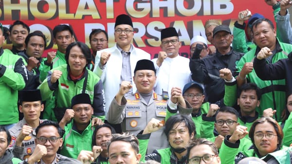 Ulama dan Ojol Bersatu Laksanakan Sholat Ghoib untuk Affan Kurniawan, Kapolresta Kawal Proses Hukum