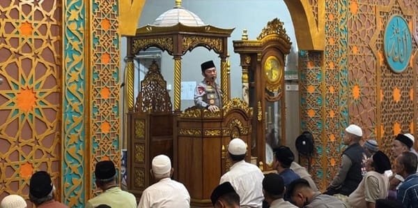 Waka Polda Sumbar Hadiri Gerakan Subuh Berjamaah di Masjid Al-Mutmainnah Padang Selatan