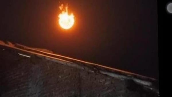 Warga Brebes Dikejutkan Penampakan Bola Api Misterius di Langit Malam