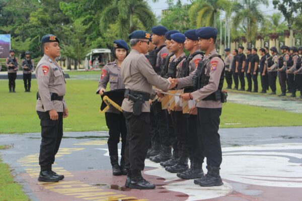 10 Personel Batalyon B Pelopor Satbrimob Kalteng Terima Penghargaan Dansatbrimob