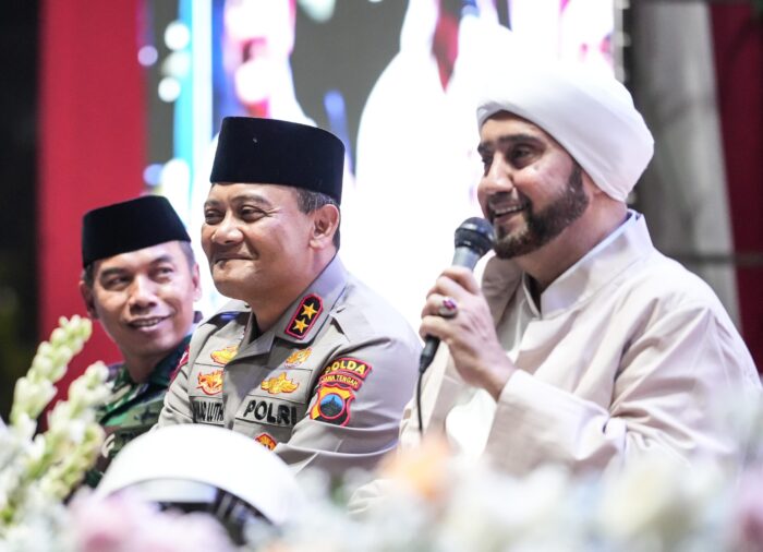Ulama Habib Syech Mendadak Ucapkan Terima Kasih ke TNI-Polri, Ini