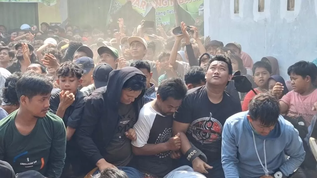 Bos Batik Pekalongan Gelar Pesta Syukuran, Ribuan Warga Terlibat Ricuh