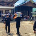 Brimob Kalteng Salurkan Ratusan Sembako untuk Korban Banjir di Mura