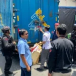 Sat Brimob Polda Jateng Kawal Ketat Pengiriman Logistik Pilkada 2024 untuk Pastikan Tepat Waktu