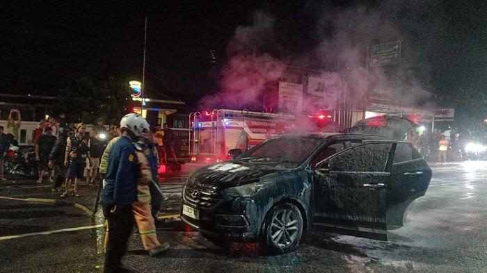 Mobil Hyundai Santa Fe Nyaris Ludes Terbakar di Depan Mapolsek