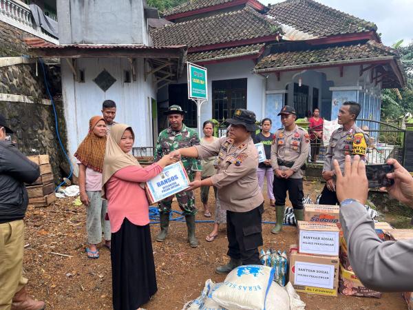 Bakti Sosial TNI-Polri di Petungkriyono, Bantu Korban Longsor Pekalongan